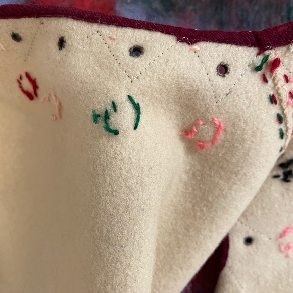 Source Unknown Cream and Red Embroidered Vest - Picture 5 of 8